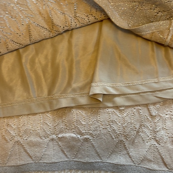 Adrienne Vittadini sparky silver sweater skirt with slight handkerchief hem. - Picture 2 of 9